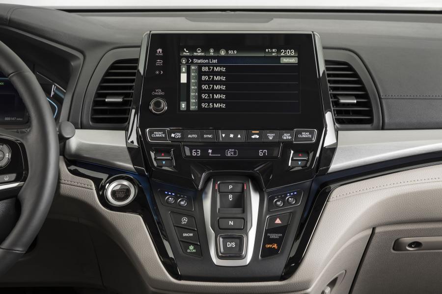 Детали интерьера Honda Odyssey 2017 года  (фото 154 из 160)